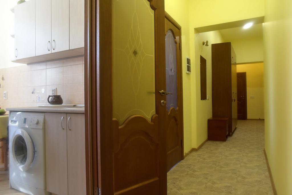 Apartment On Voloshyna Лвив Екстериор снимка